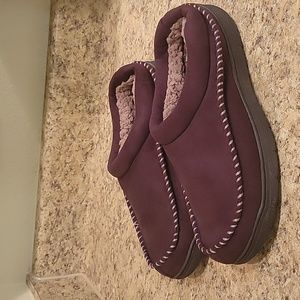 DEARFOAMS MEN'S SUEDE SLIPPERS....LARGE 11-12